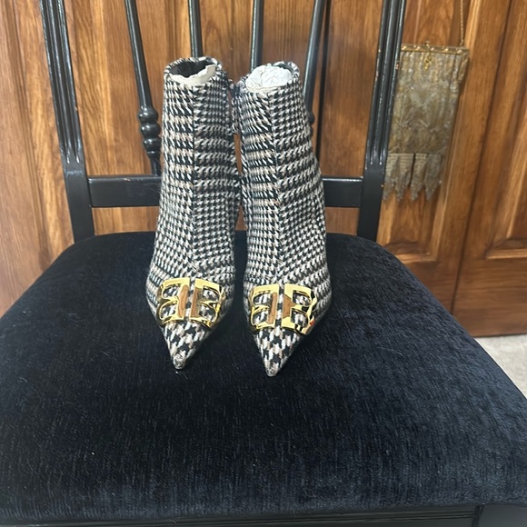 Boots - Picture 1 of 6